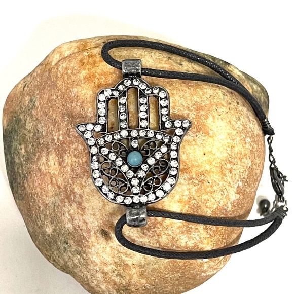 Hamsa Hand Bracelt. - Picture 2 of 6
